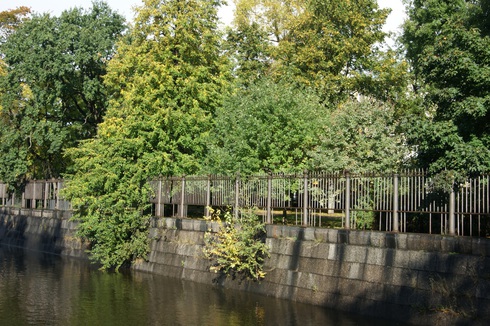 Ограда Обводного канала в Кронштадте
