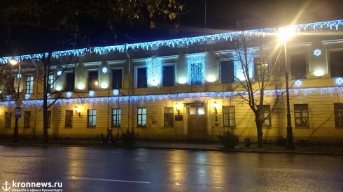 Здание Администрации района с Новогодним оформлением