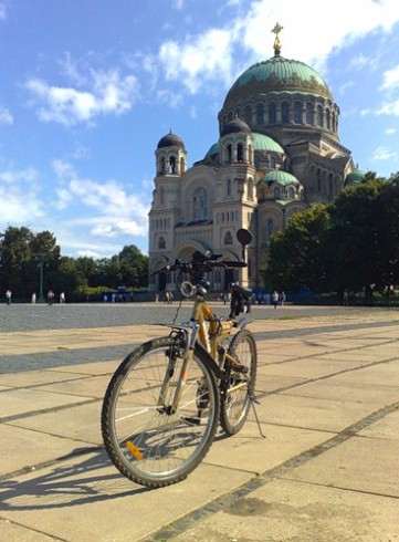 Велосипед на Якорной площади в Кронштадте