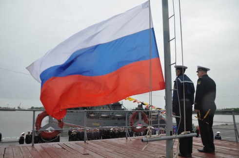 В Кронштадте прошла церемония поднятия государственного флага РФ
