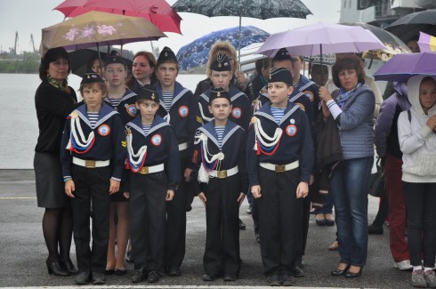 В Кронштадте прошла церемония поднятия государственного флага РФ