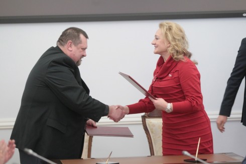 Муниципалы Кронштадта и Балаклавского округа Севастопаля подписали соглашения о сотрудничестве