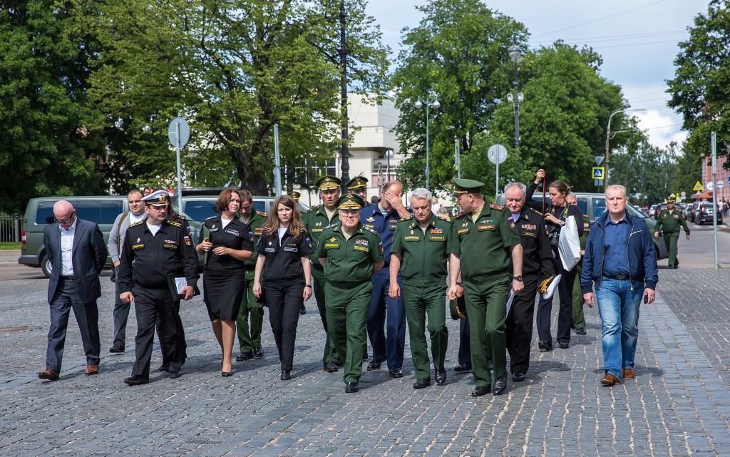 Сотрудник кронштадт. Группа Кронштадт. Кронштадт компания Москва. АО Кронштадт. Кронштадт завод в Москве.