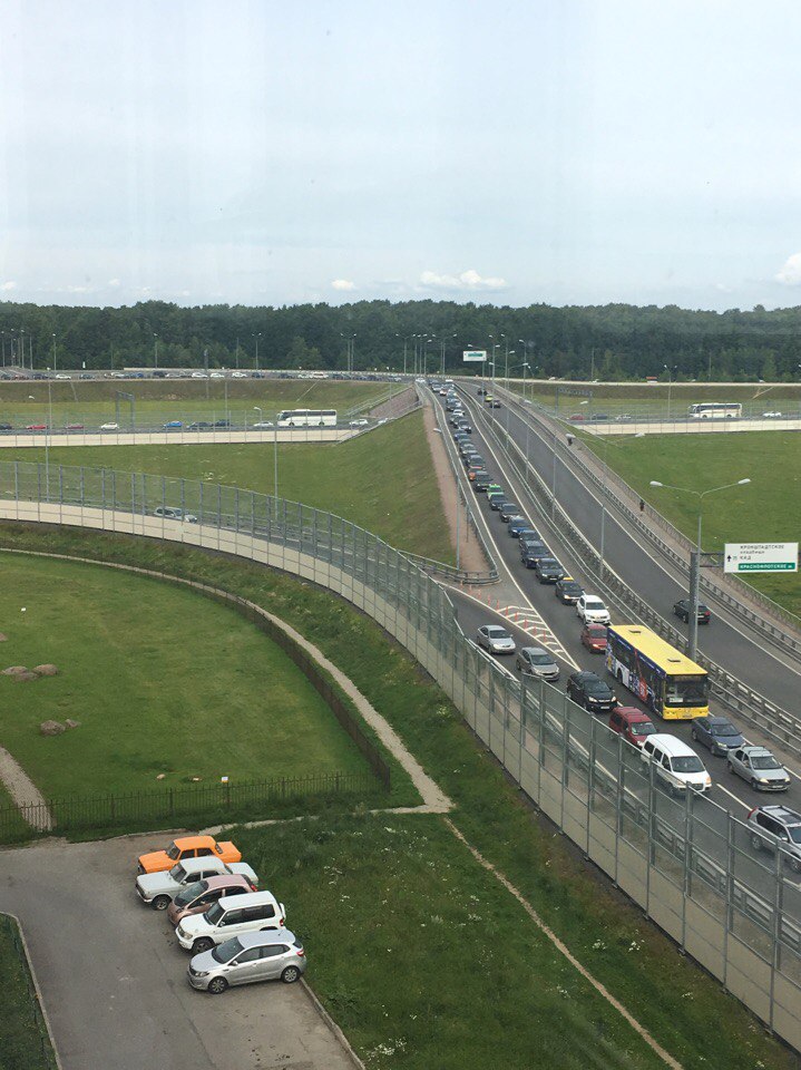 пробки на кад дамба в кронштадт фото. затор на въезд на кад спб. пробка на въезде в кронштадт. пробки в кронштадте. авария на каде в спб сегодня утром на севере.