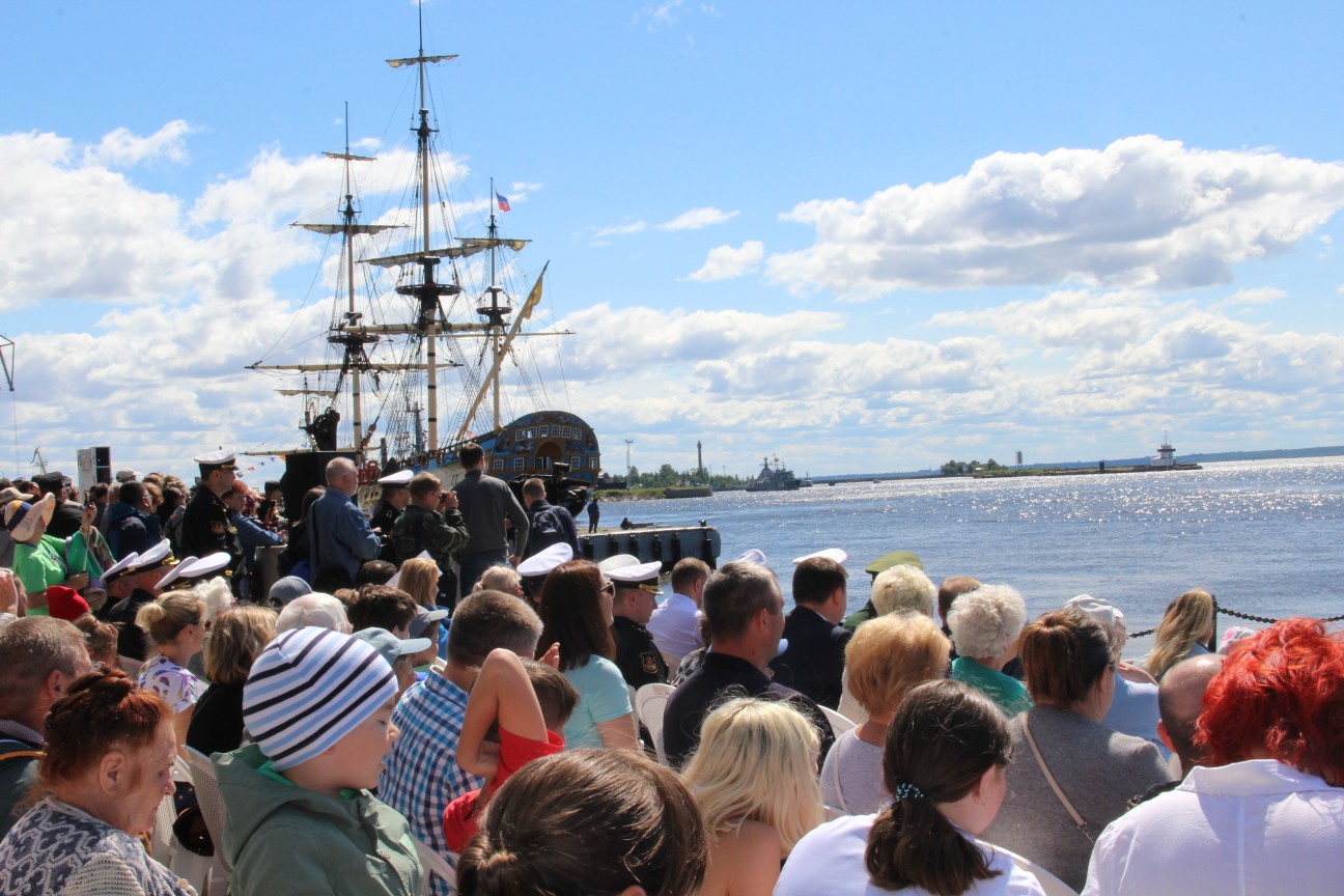 Кронштадт мероприятия июнь. Паруса Кронштадта фестиваль. Паруса Кронштадта 2022. Причал Усть рогатки Кронштадт. Кронштадт Усть рогатка корабли.