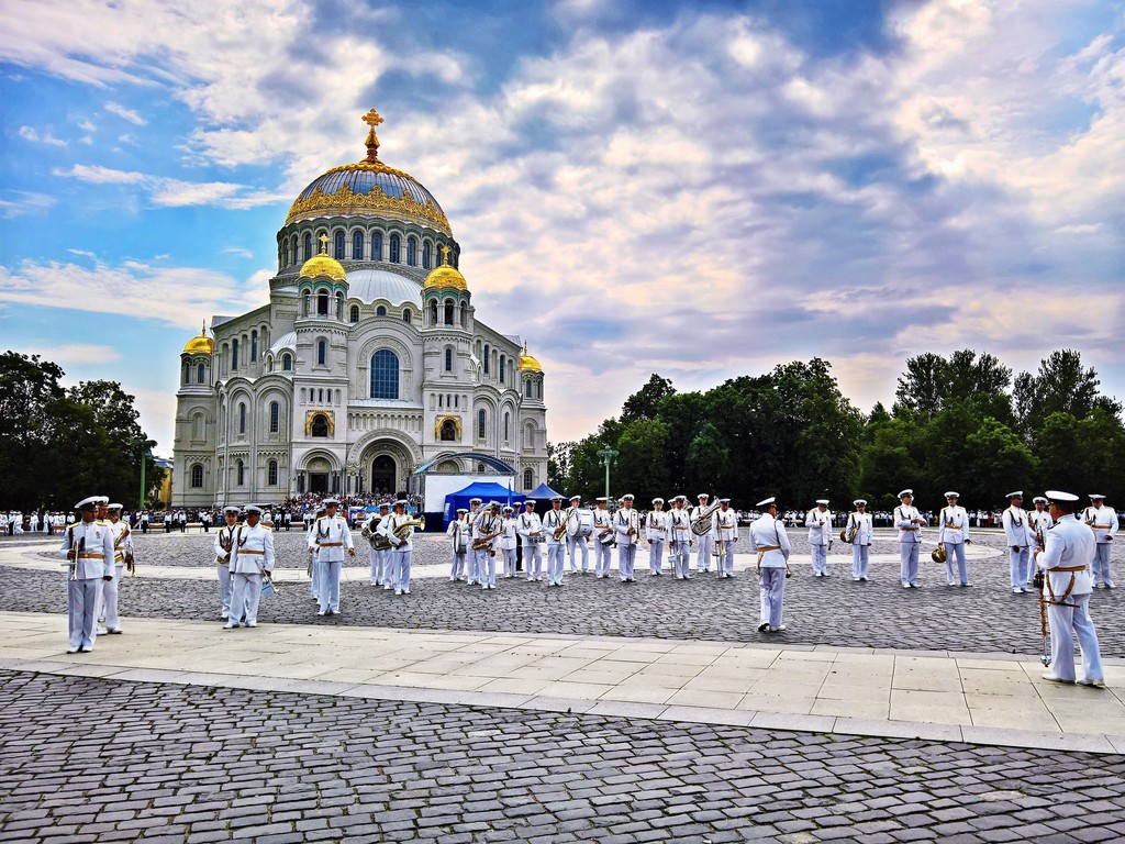 Кронштадт мероприятия июнь. Якорная площадь в Кронштадте. Якорная площадь Питер. Кронштадт Соборная площадь. Выпуск на якорной площади Кронштадт.